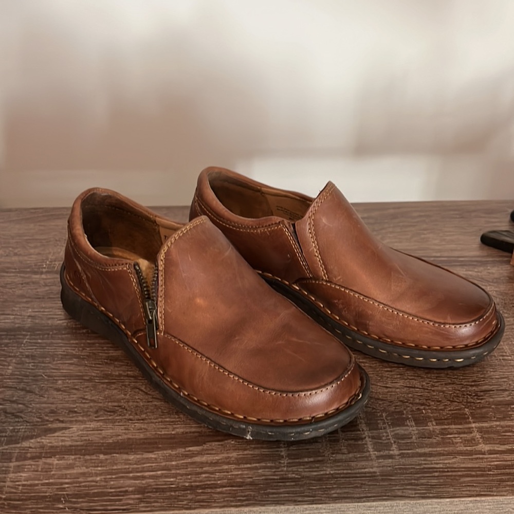 Born 7.5 brown shoe women